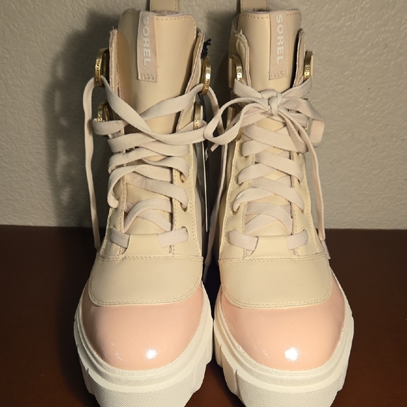 Sorel Women's Waterproof Beige and Light Pink Winter Boots - Picture 4 of 10
